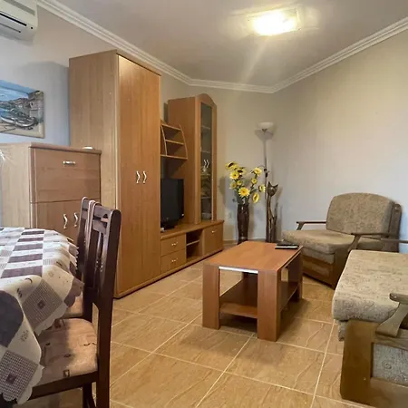 Quiet 1-bed Flat In Antonia Complex By Flat Mаnager Apartman Szveti Vlasz