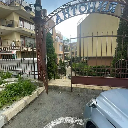 Quiet 1-bed Flat In Antonia Complex By Flat Mаnager Apartman Szveti Vlasz